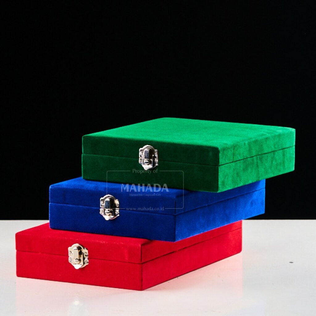 Box Packaging Plakat Bahan Bludru Warna Custom Dengan Busa (3)