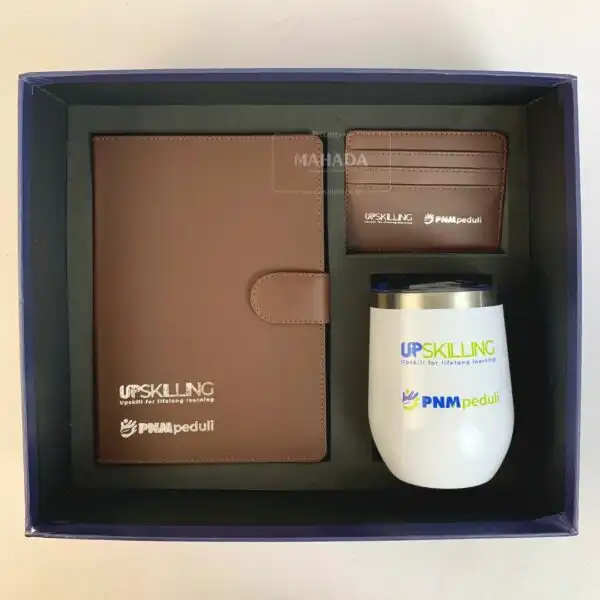 Gift Set 3 Item Custom Souvenir Acara Packaging Hardbox Berisi Mug Stainless, Buku Agenda Kulit dan Cardholder (3)