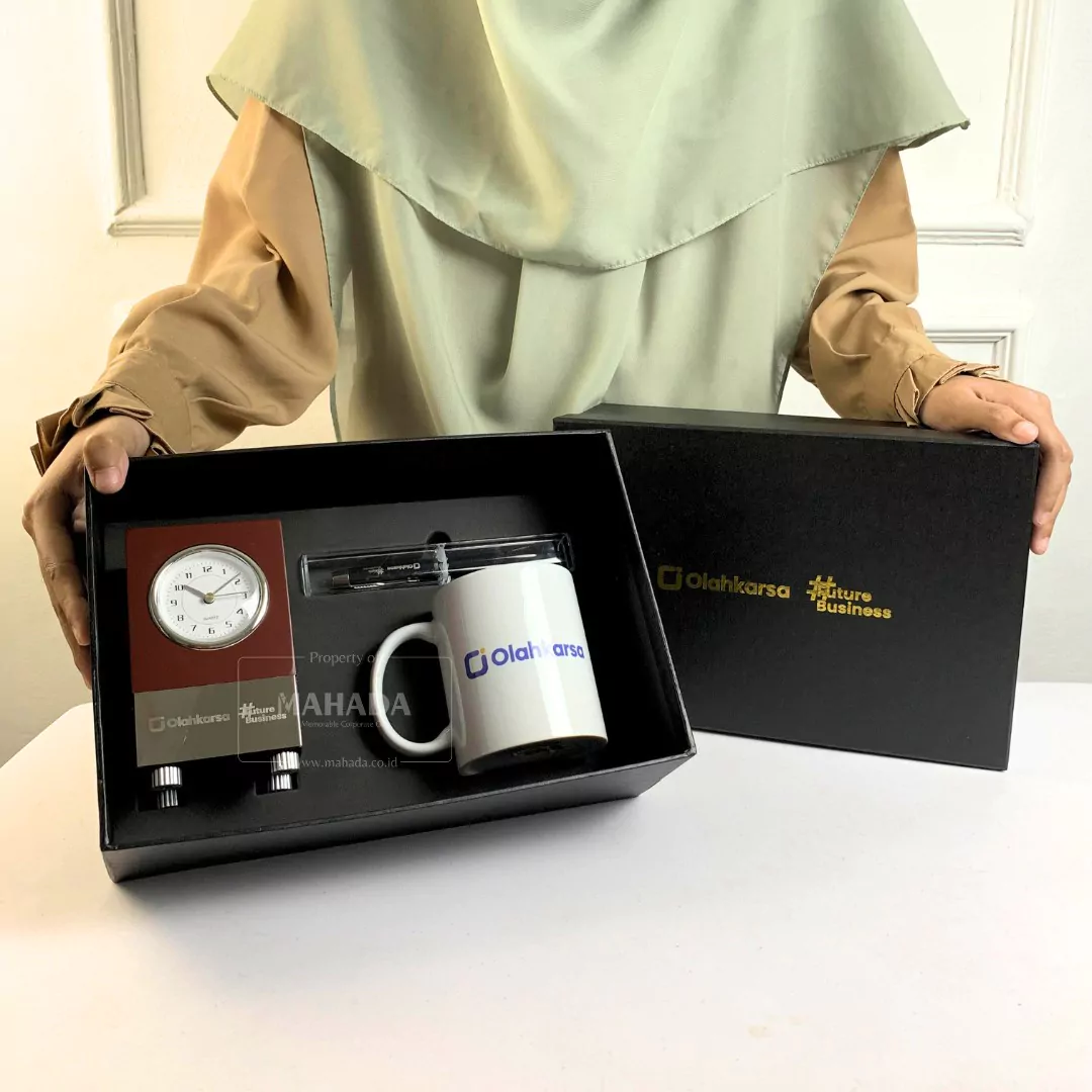 Gift Set 3 Item Custom Souvenir Kantor Packaging Hardbox Berisi Mug Keramik, Jam Meja dan Pulpen dengan Case (2)