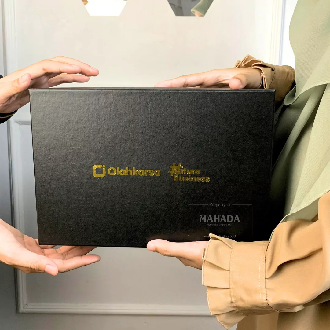 Gift Set 3 Item Custom Souvenir Kantor Packaging Hardbox Berisi Mug Keramik, Jam Meja dan Pulpen dengan Case (3)