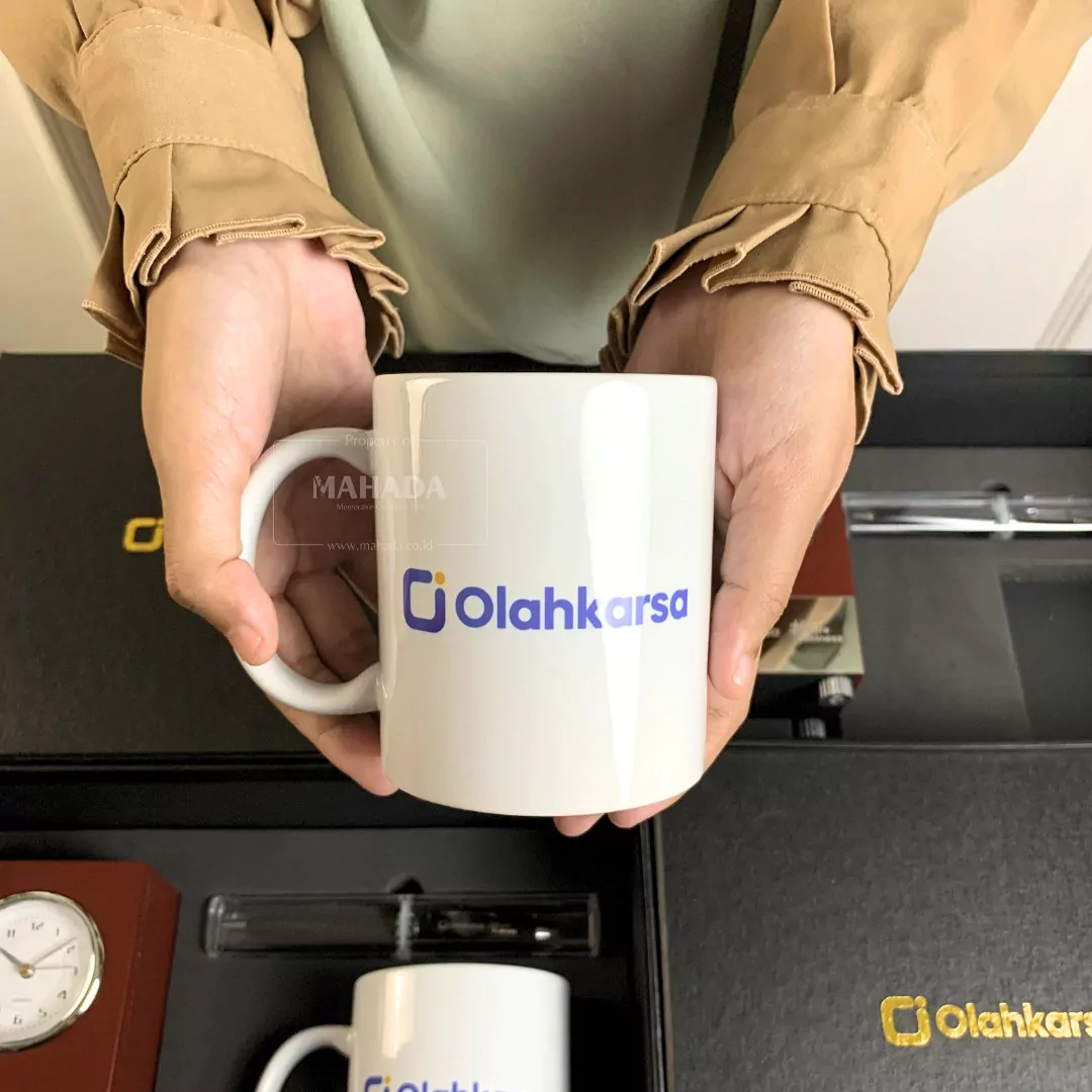 Gift Set 3 Item Custom Souvenir Kantor Packaging Hardbox Berisi Mug Keramik, Jam Meja dan Pulpen dengan Case (6)