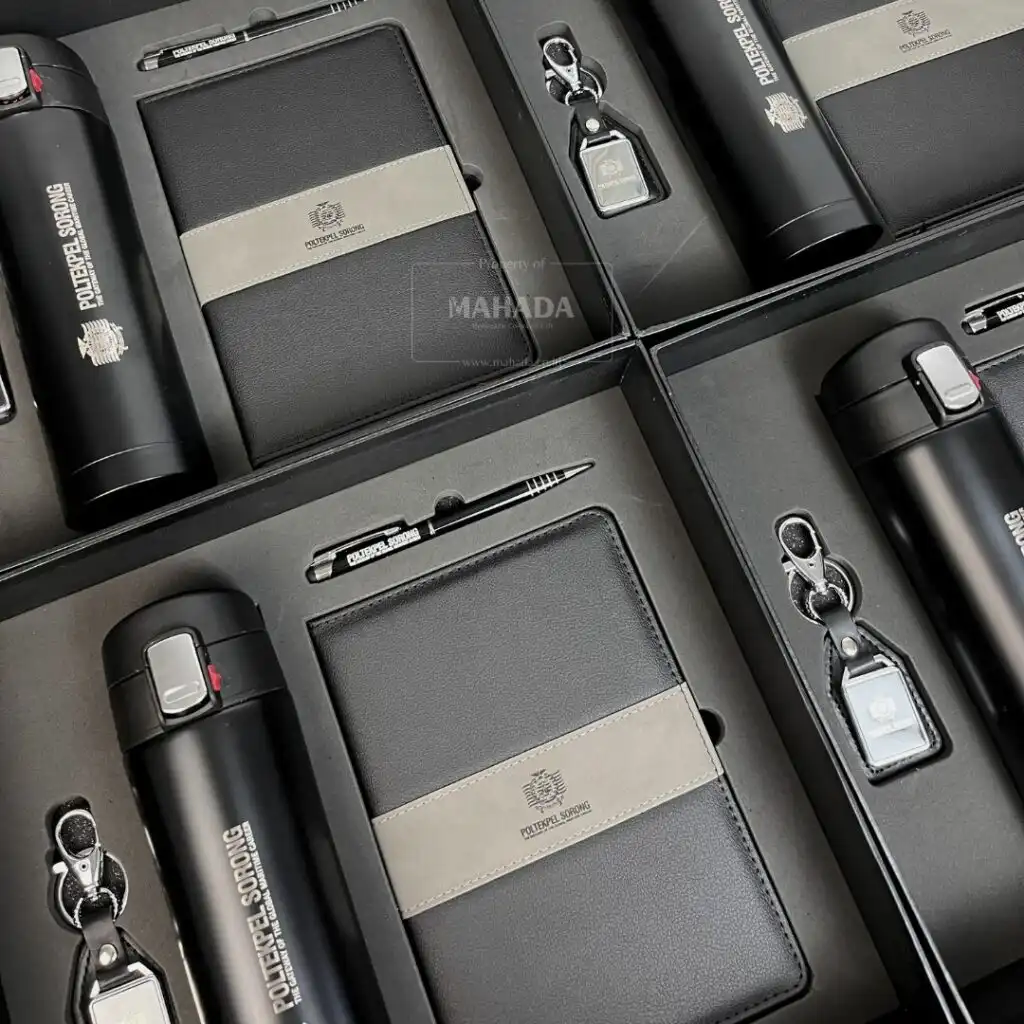 Gift Set 4 Item Berisi Buku Agenda Kulit, Pulpen, Gantungan Kunci dan Tumbler Stainless (2)