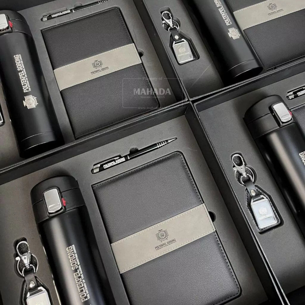Gift Set 4 Item Berisi Buku Agenda Kulit, Pulpen, Gantungan Kunci dan Tumbler Stainless (2)