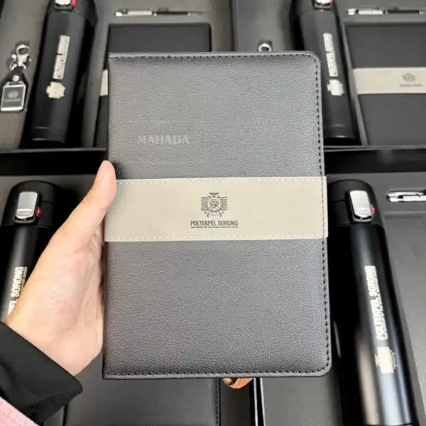 Gift Set 4 Item Berisi Buku Agenda Kulit, Pulpen, Gantungan Kunci dan Tumbler Stainless (4)