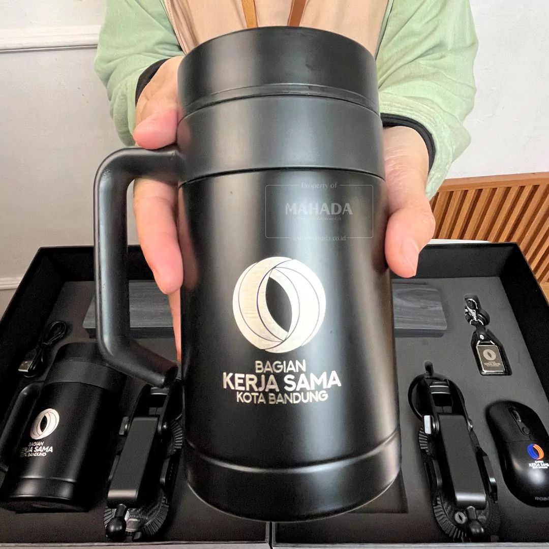 Gift Set 5 Item Berisi Phone Holder, Tumbler Mug, Mouse Wireless, Gantungan Kunci dan Speaker (3)