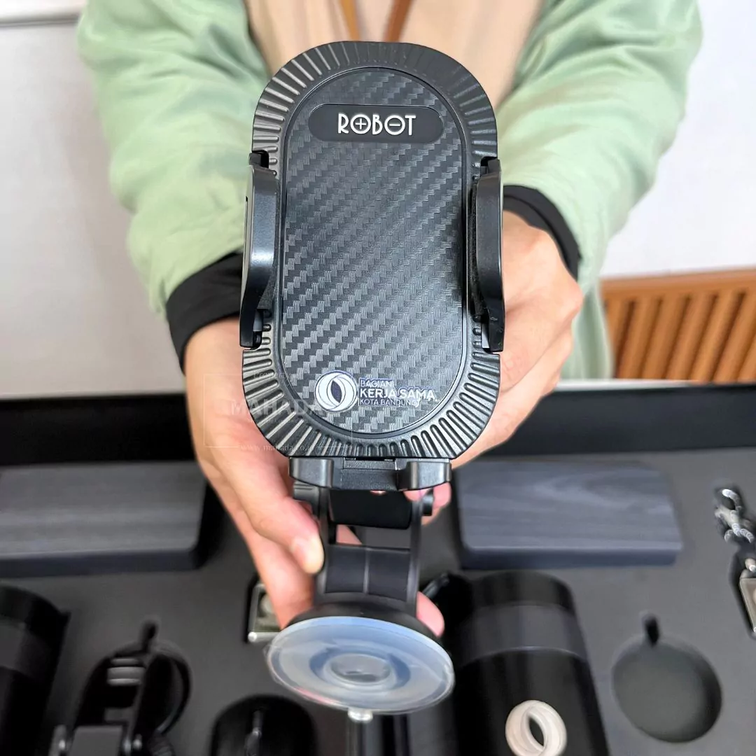 Gift Set 5 Item Berisi Phone Holder, Tumbler Mug, Mouse Wireless, Gantungan Kunci dan Speaker (4)