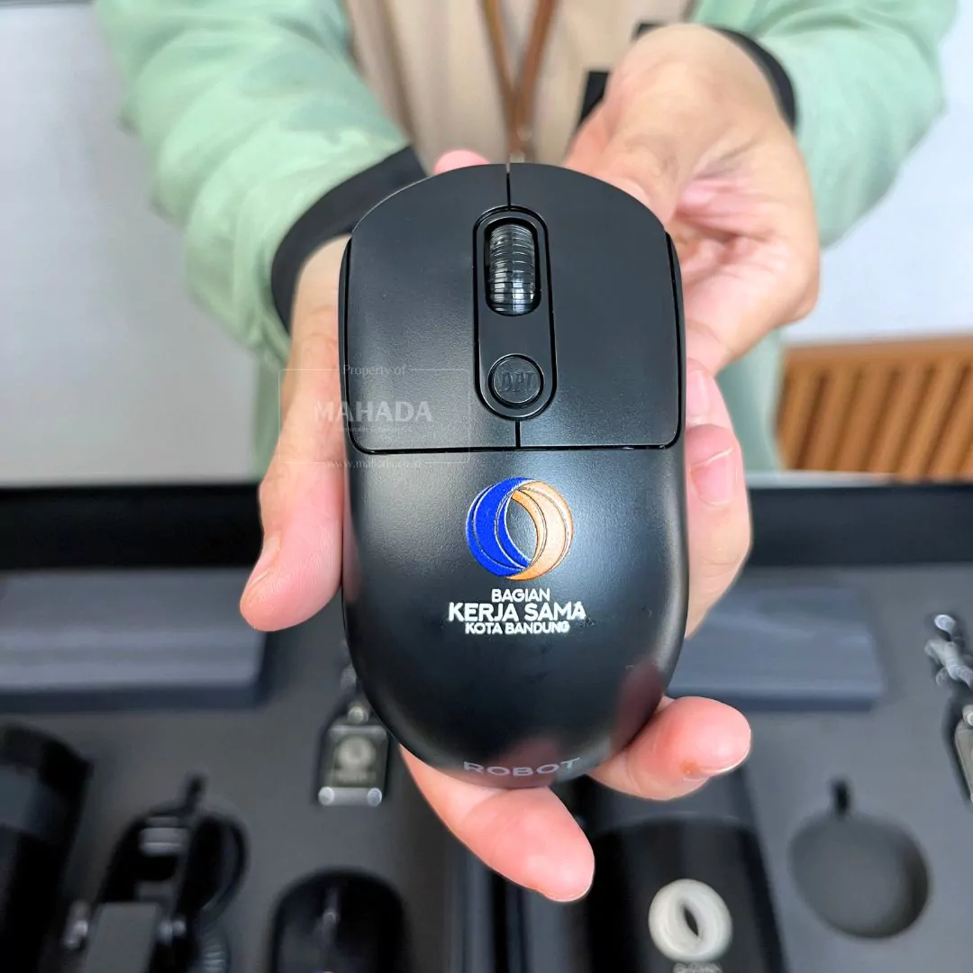 Gift Set 5 Item Berisi Phone Holder, Tumbler Mug, Mouse Wireless, Gantungan Kunci dan Speaker (5)