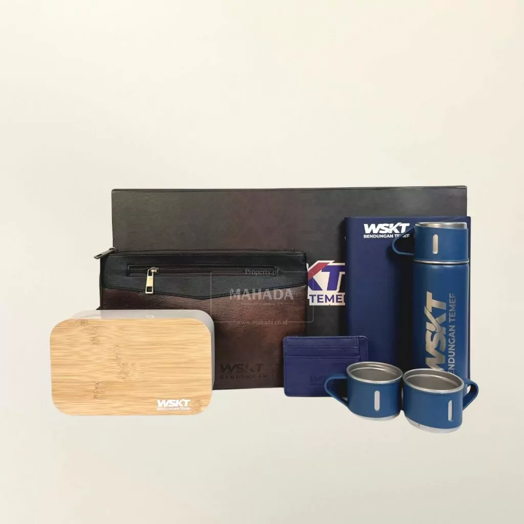 Gift Set Berisi 5 Item Souvenir Buku Agenda, Lunchbox Set, Tumbler, Cardholder, dan Tas Pouch (1)