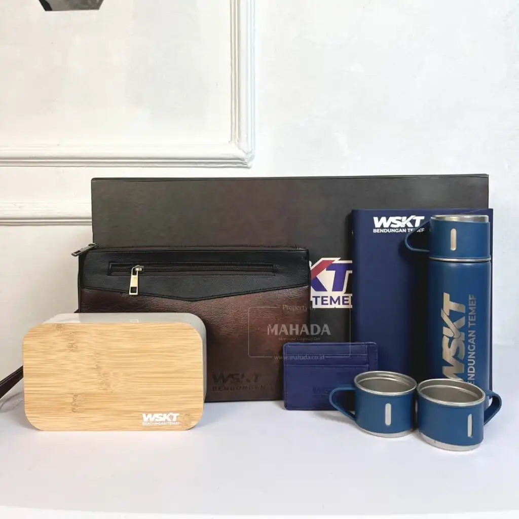 Gift Set Berisi 5 Item Souvenir Buku Agenda, Lunchbox Set, Tumbler, Cardholder, dan Tas Pouch (2)