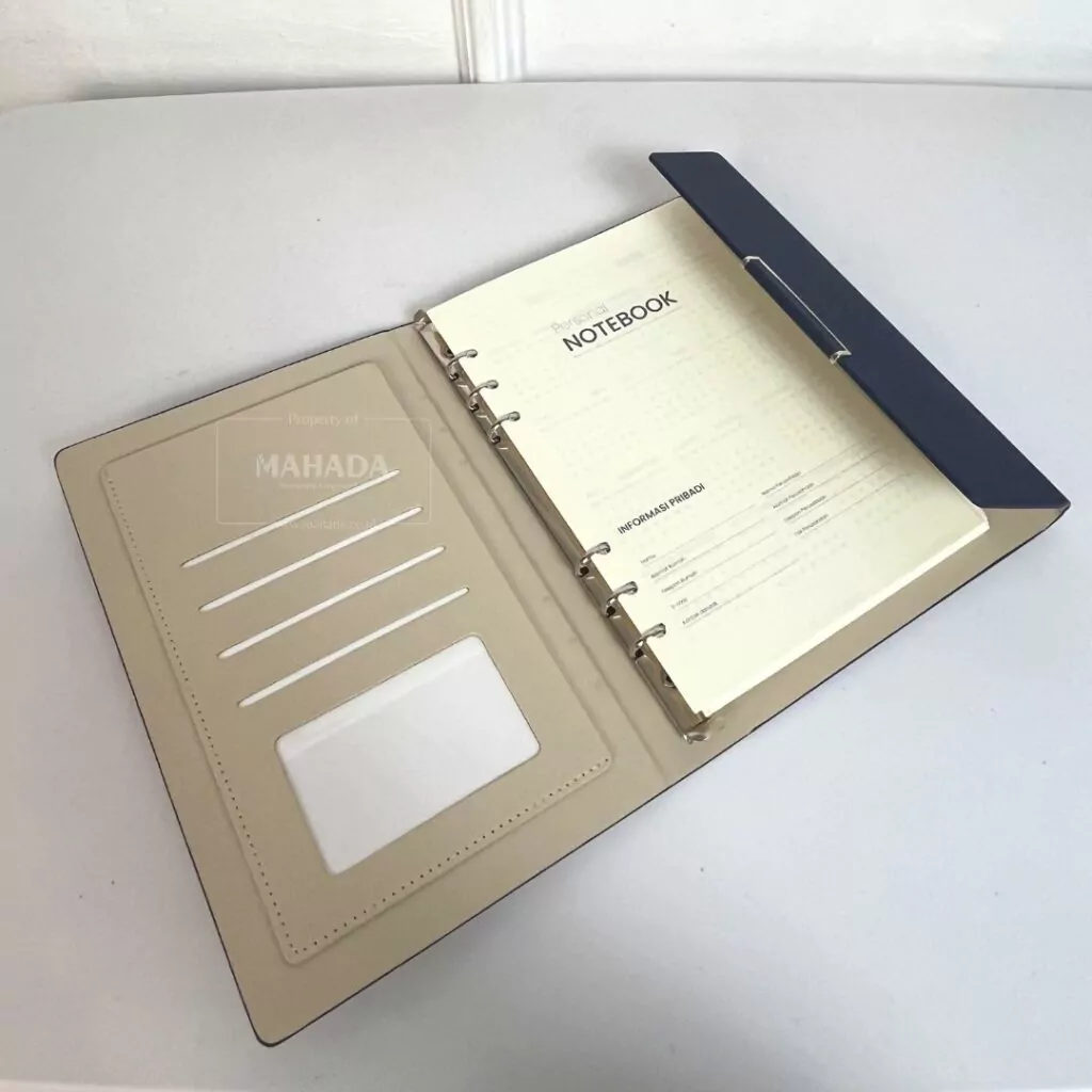 Gift Set Berisi 5 Item Souvenir Buku Agenda, Lunchbox Set, Tumbler, Cardholder, dan Tas Pouch (5)