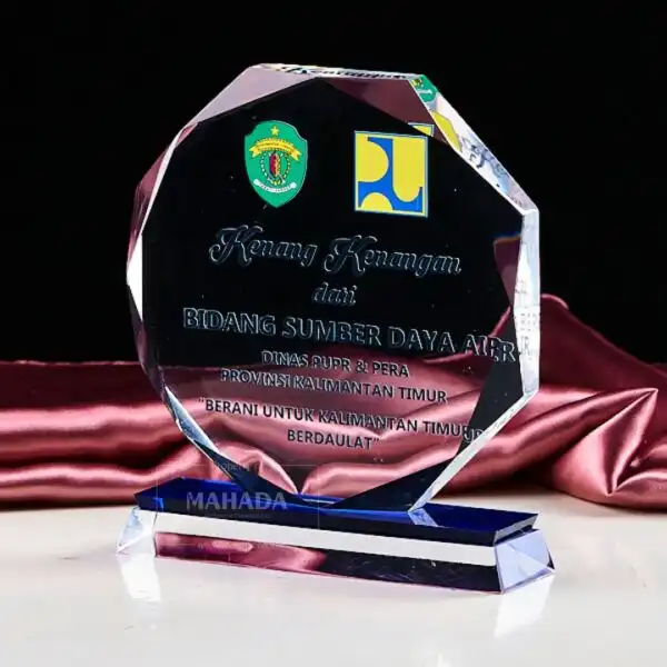 Plakat Akrilik Bentuk Bulat Dengan Diamond Cut Bisa Desain Custom (3)
