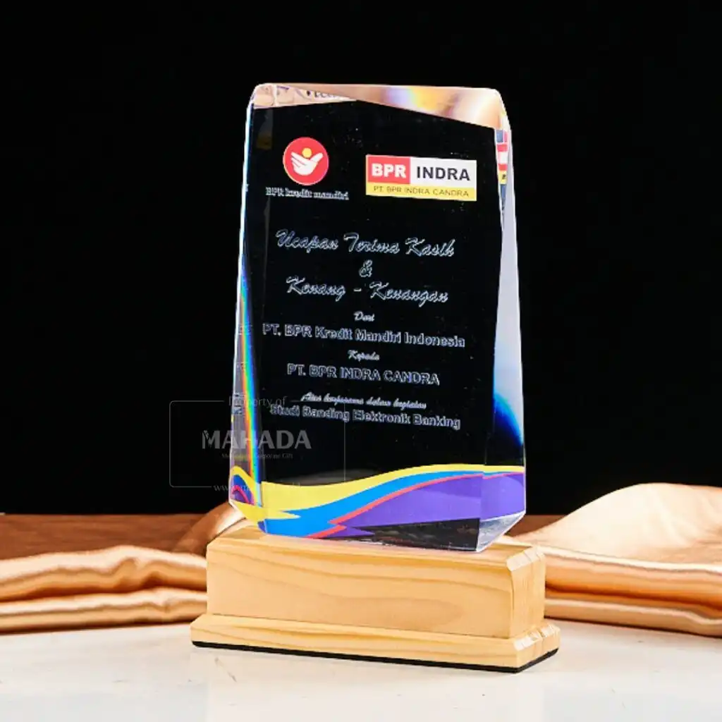 Plakat Akrilik dan Kayu Bentuk Kotak Transparan dan Custom Desain (7)