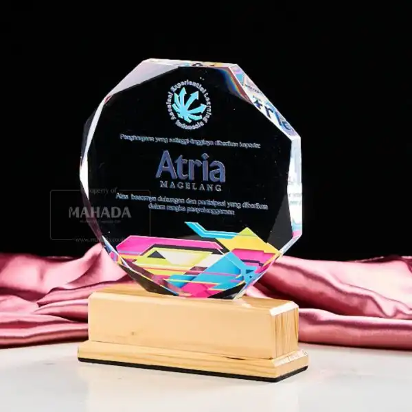 Plakat Berbahan Kombinasi Akrilik dan Kayu Berbentuk Bulat Dengan Diamond Cut Custom (6)