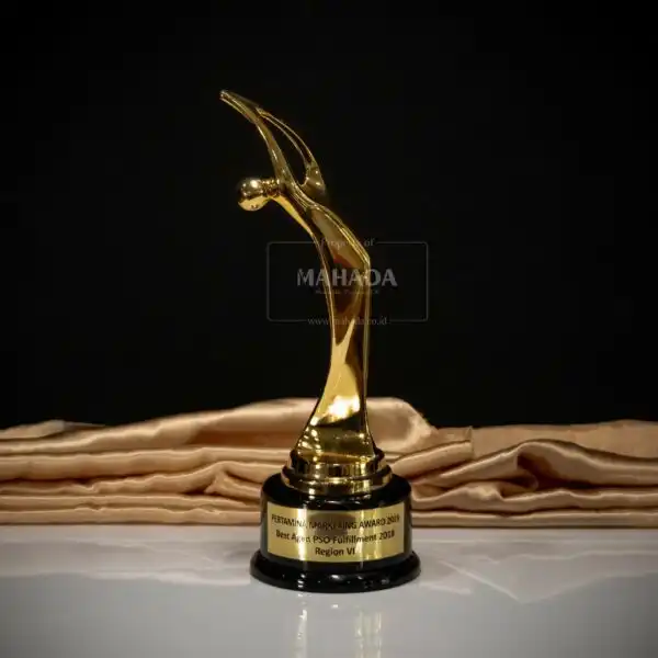 Plakat Berbahan Metal Dengan Bentuk Piala Custom (1)
