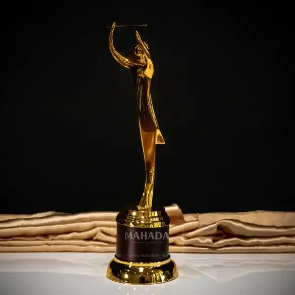 Plakat Berbahan Metal Dengan Bentuk Piala Custom (5)