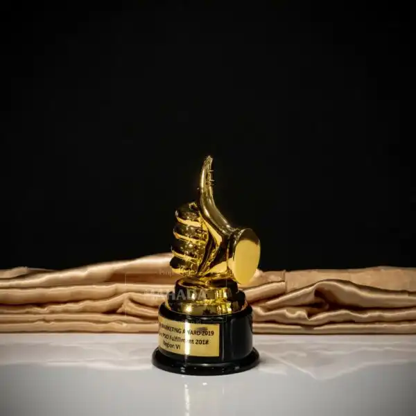 Plakat Berbahan Metal Dengan Bentuk Piala Custom (7)