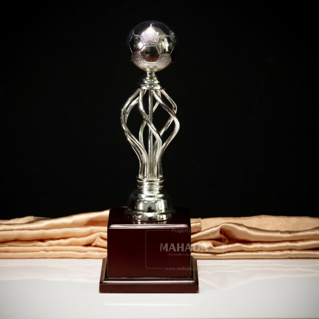 Plakat Piala Berbahan Kayu dan Metal Custom Bentuk Untuk Hadiah (5)