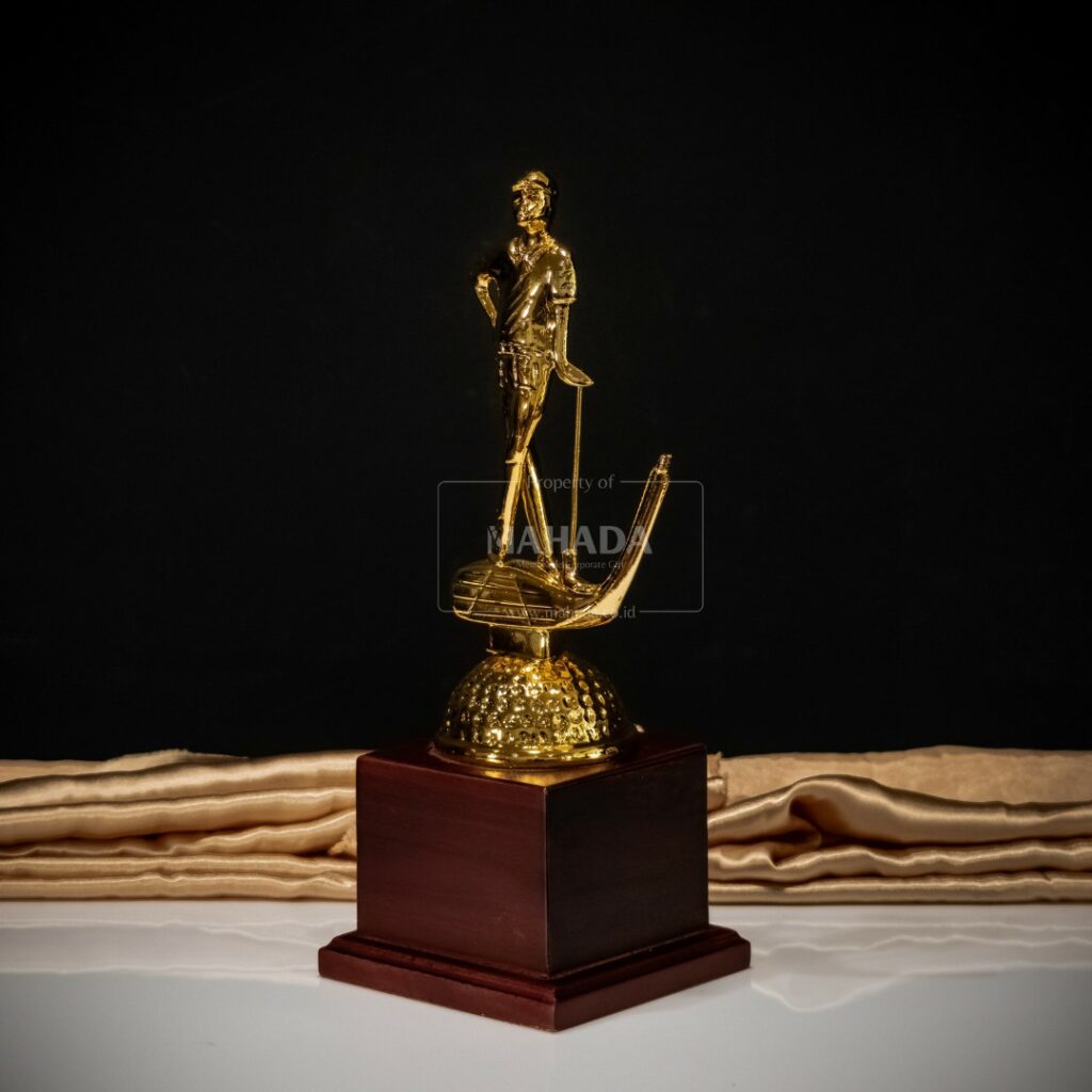 Plakat Piala Berbahan Kayu dan Metal Custom Bentuk Untuk Hadiah (8)