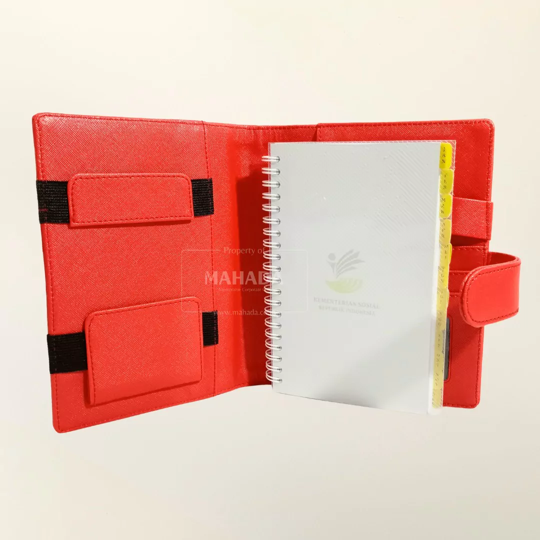 Buku Agenda Berbahan Kulit Multifungsi Dengan Holder Hp dan Pulpen (1)