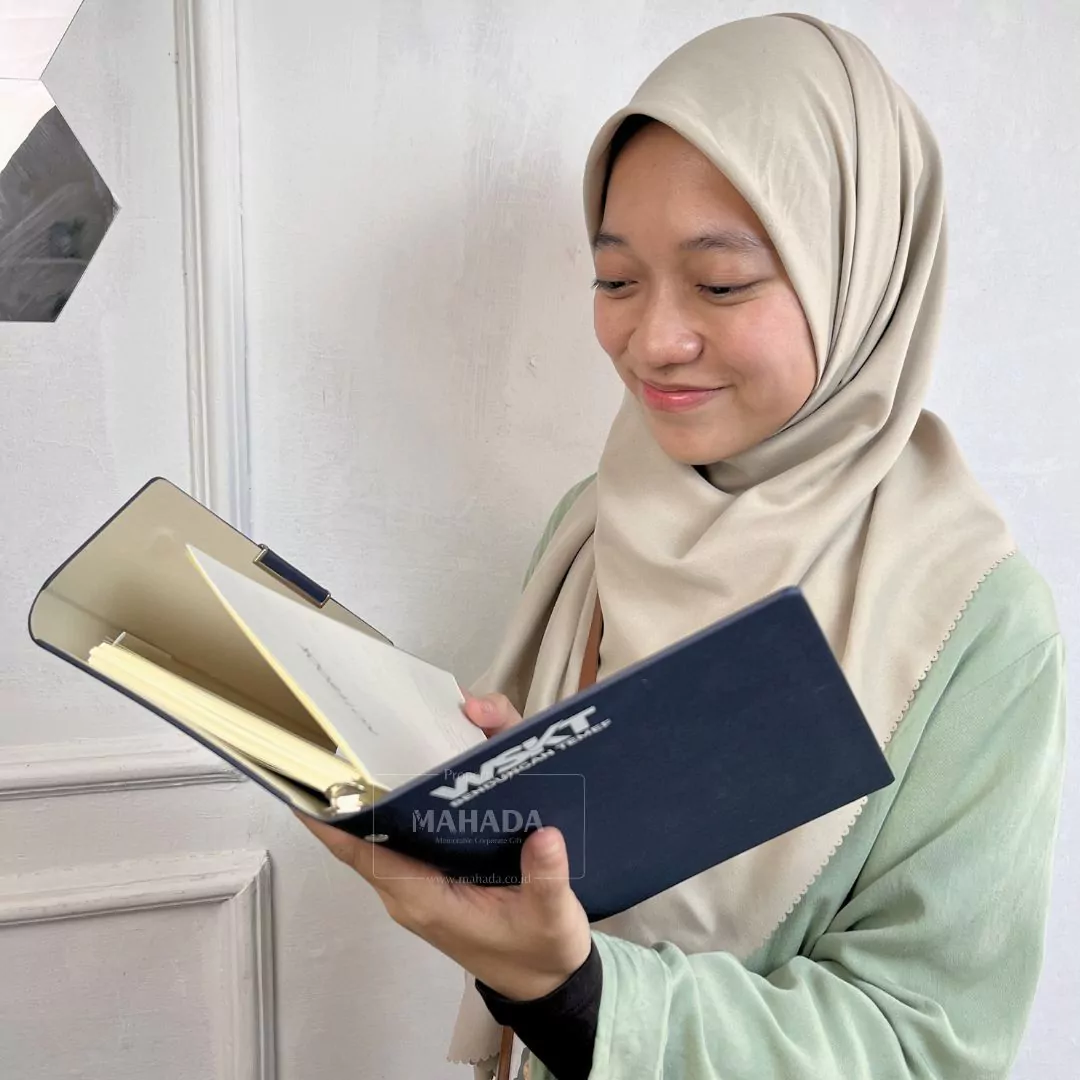 Buku Agenda Kulit Multifungsi Dengan Cardholder (2)