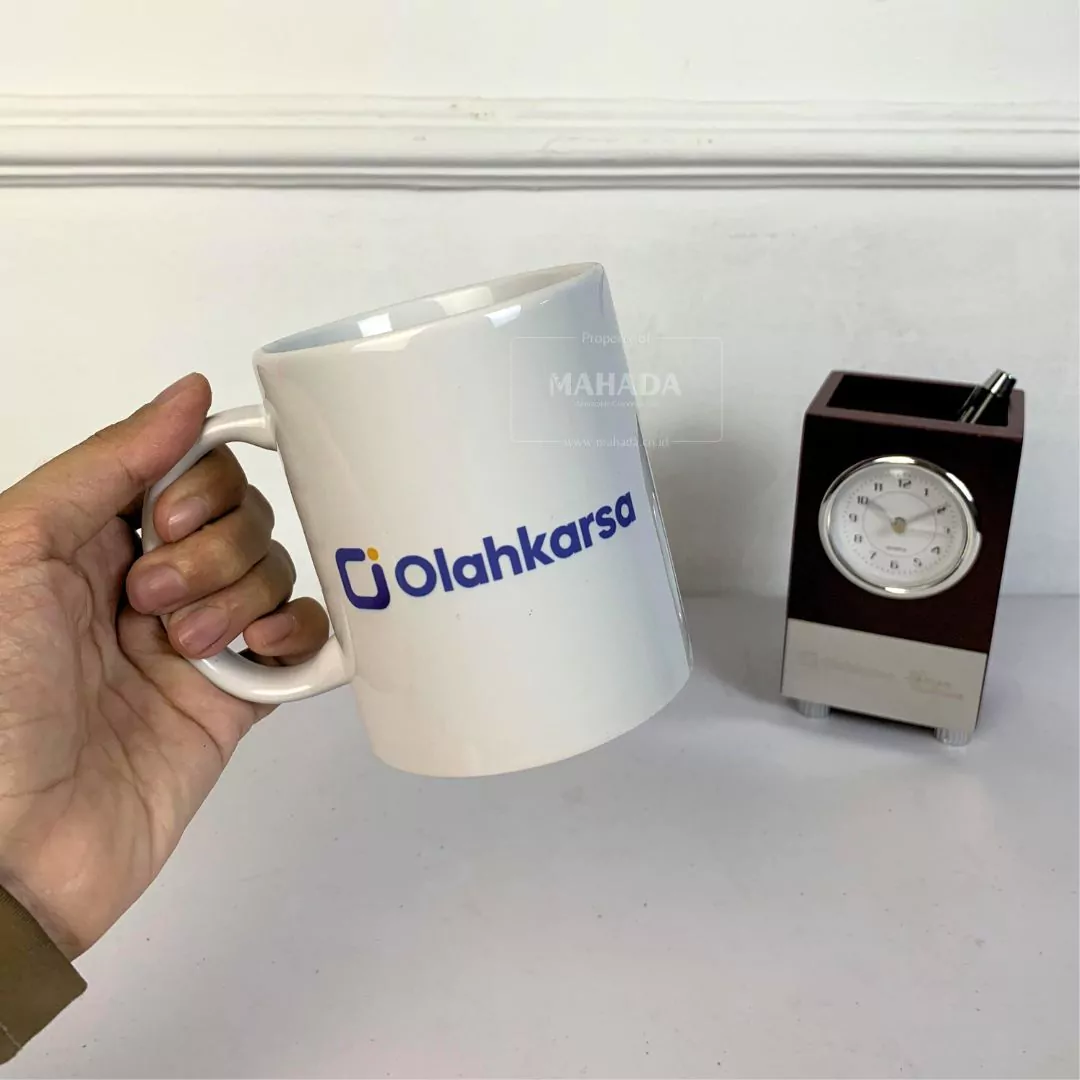 Mug Berbahan Keramik Dengan Logo dan Desain Custom Untuk Souvenir (4)