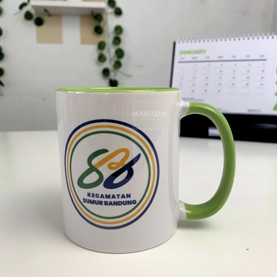 Mug Berbahan Keramik Dengan Logo dan Desain Custom Untuk Souvenir (8)
