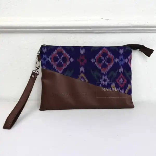 Tas Wrislet Pouch Dengan Bahan Kulit dan Batik Custom Logo Deboss (5)