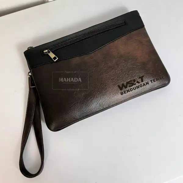 Tas Wrislet Pouch Dengan Bahan Kulit dan Batik Custom Logo Deboss (6)