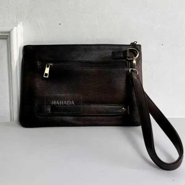 Tas Wrislet Pouch Dengan Bahan Kulit dan Batik Custom Logo Deboss (8)