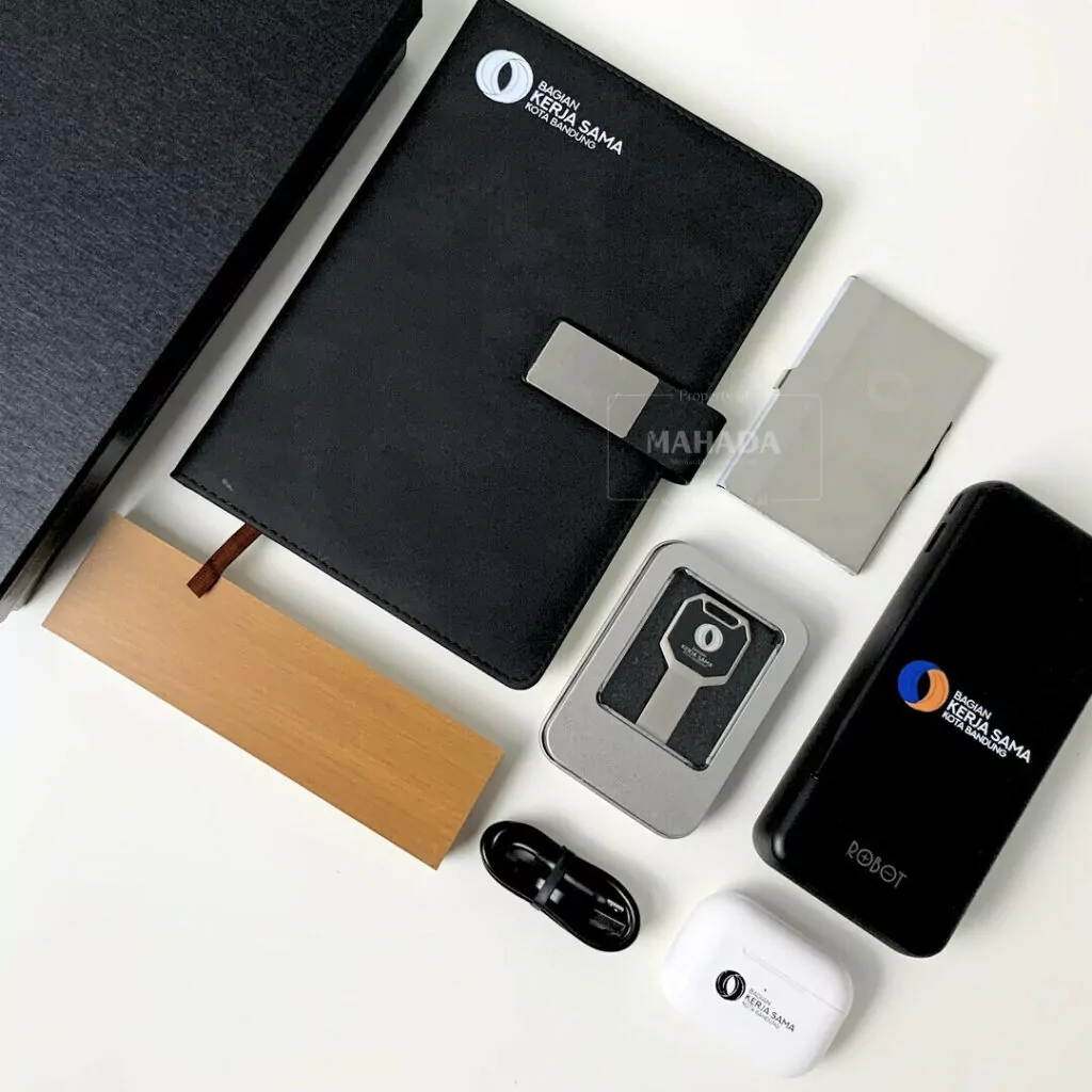 Gift Set 6 Item Custom Souvenir Instansi Packaging Hardbox Berisi Buku Agenda, Flashdisk, Pulpen Pointer, Powerbank, Cardholder dan TWS