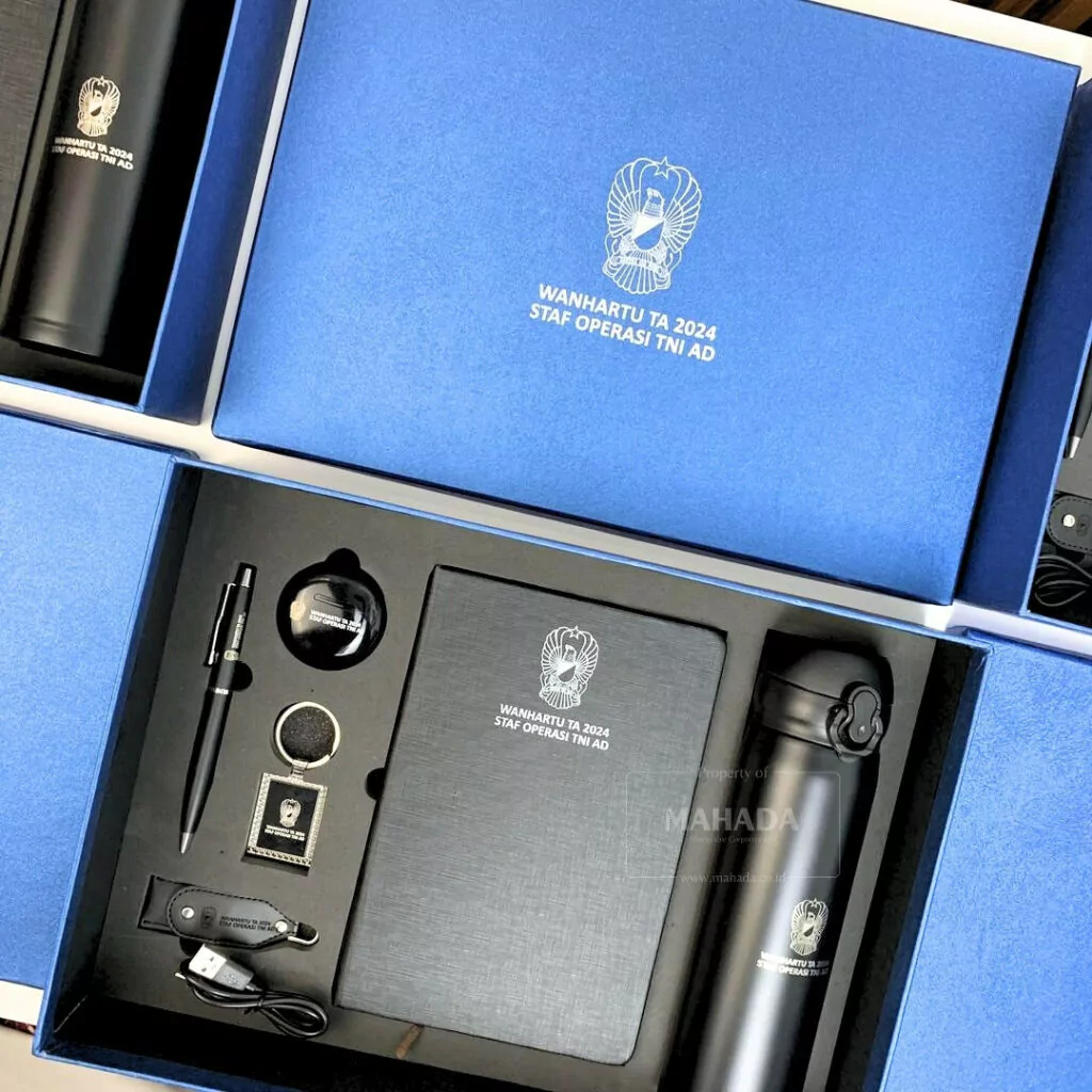Gift Set 6 Item Custom Souvenir Pemerintahan Packaging Hardbox Berisi Buku Agenda, Tumbler, Pulpen, TWS, Gantungan Kunci, dan Flashdisk