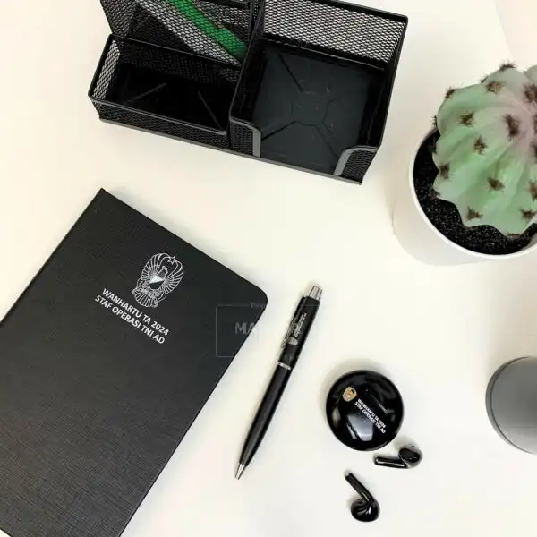 Gift Set 6 Item Custom Souvenir Pemerintahan Packaging Hardbox Dengan Buku Agenda, Pulpen, dan TWS