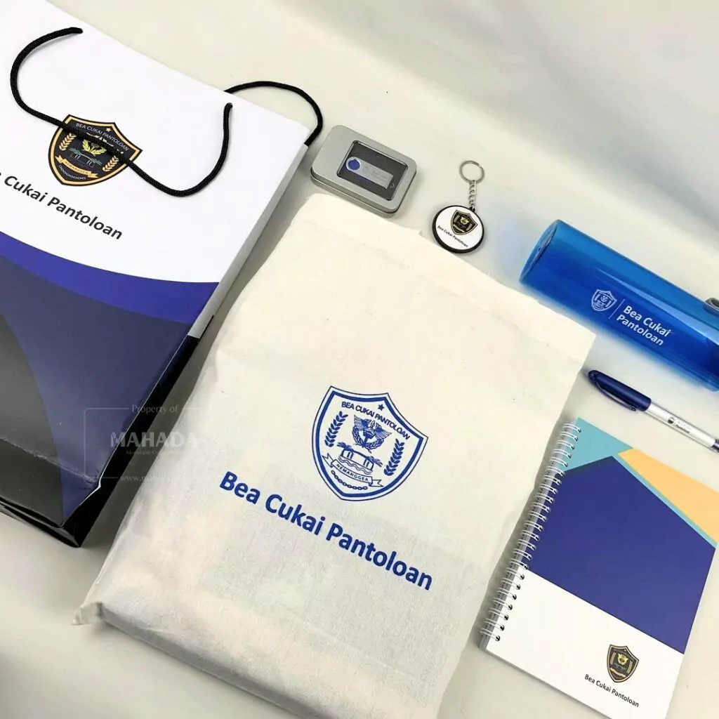 Apa itu Seminar Kit - 6 Item Custom Souvenir Perusahaan Berisi Tumbler, Totebag, Buku Agenda, Paperbag, Gantungan Kunci, Pulpen dan Flashdisk Bagian Atas
