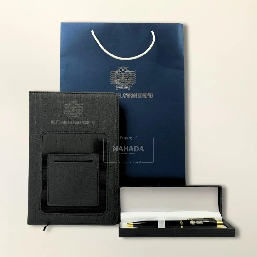Souvenir Event 3 Berisi Buku Agenda Kulit, Pulpen, dan Paperbag
