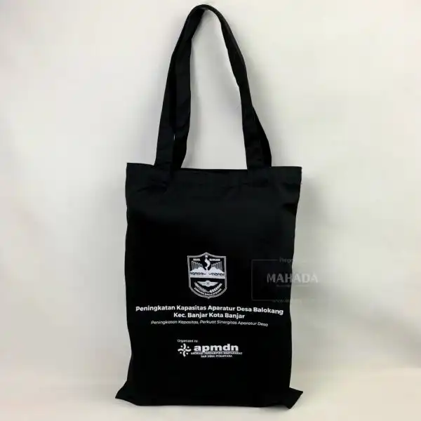 Souvenir Event 3 Berisi Totebag Berwarna Hitam Dengan Logo