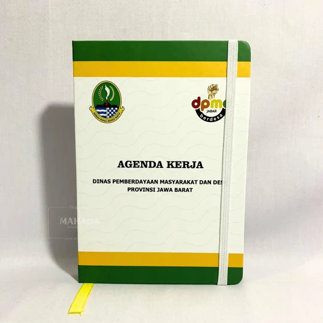 Souvenir Kantor 2 Berisi Buku Agenda Hardcover dengan Karet (2) Souvenir Kantor 2 Berisi Buku Agenda Hardcover dengan Karet (2)