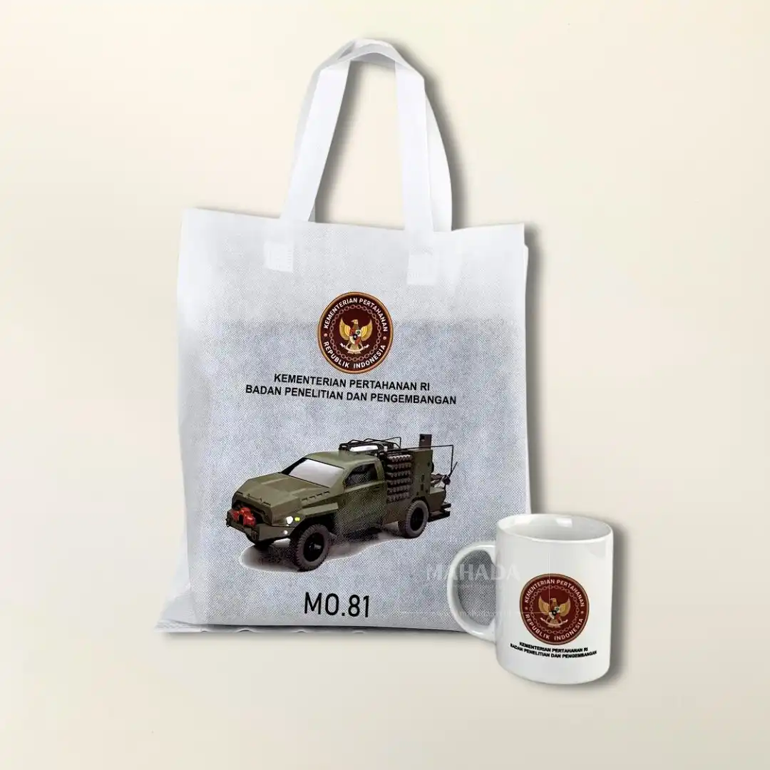 Souvenir Kantor 2 Berisi Goodiebag dan Mug Souvenir Kantor 2 Berisi Goodiebag dan Mug