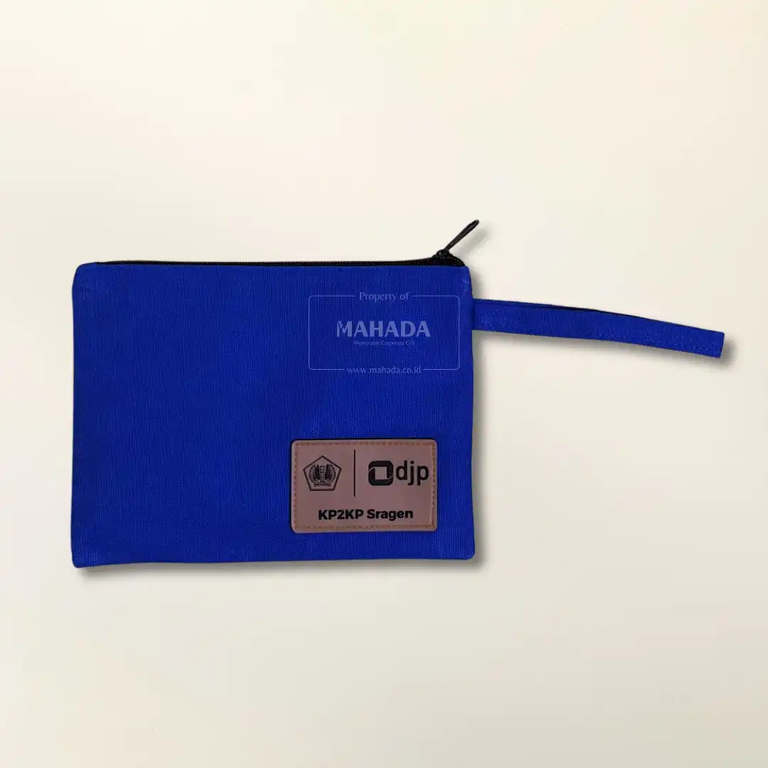 Souvenir Kantor 4 Berisi Pouch Berwarna Biru Dengan Logo Souvenir Kantor 4 Berisi Pouch Berwarna Biru Dengan Logo