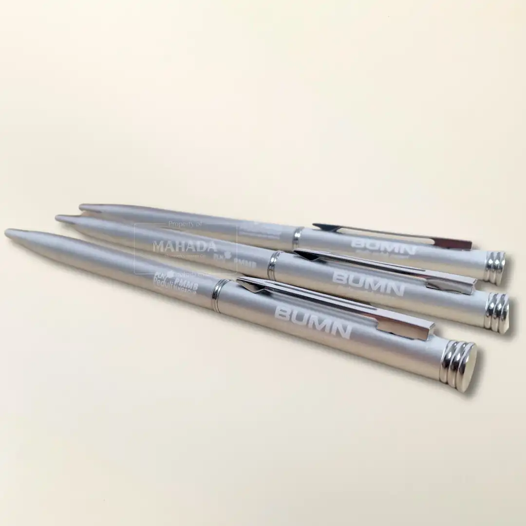 Souvenir Kantor 6 Berisi Pulpen Berbahan Metal Dengan Logo
