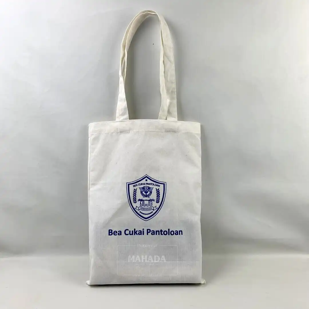 Souvenir Kantor 6 Berisi Totebag Berwarna Putih Denga Logo Perusahaan Souvenir Kantor 6 Berisi Totebag Berwarna Putih Denga Logo Perusahaan