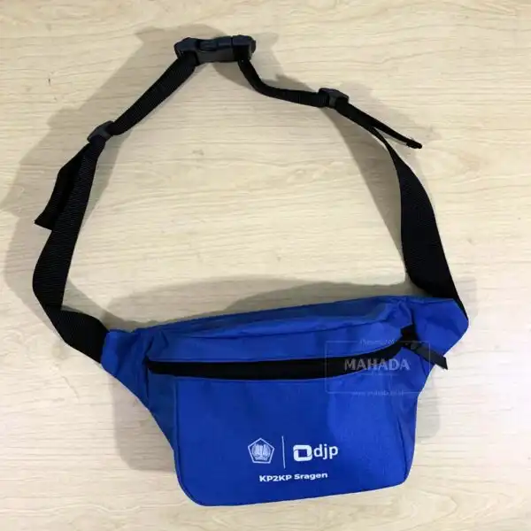 Tas Waistbag Berwarna Biru Dengan Custom Logo Untuk Souvenir Karyawan (3)