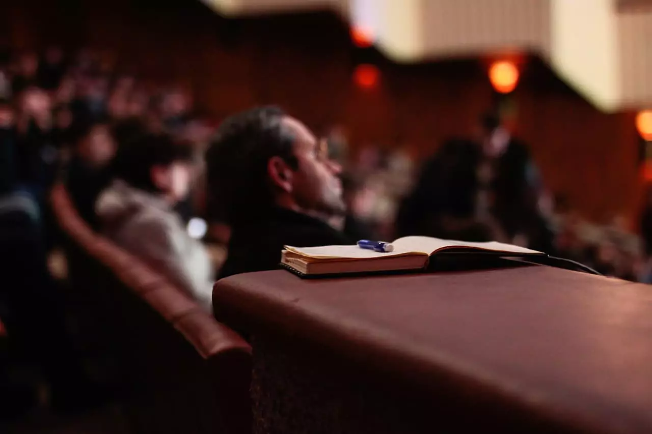 Ada beragam jenis jenis seminar yang umum diadakan, baik untuk kalangan tertentu maupun awam. Berikut ini adalah empat di antaranya. Ada beragam jenis jenis seminar yang umum diadakan, baik untuk kalangan tertentu maupun awam. Berikut ini adalah empat di antaranya.