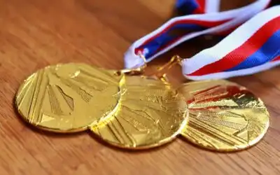 Rekomendasi Medali dan Piala Lomba Agustusan yang Berkesan