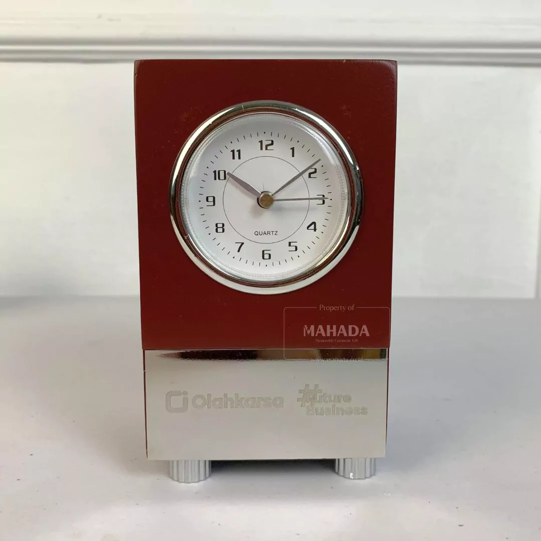 Jam Meja Analog Dengan Bahan Kayu dan List Silver Dengan Custom Logo Perusahaan (4)