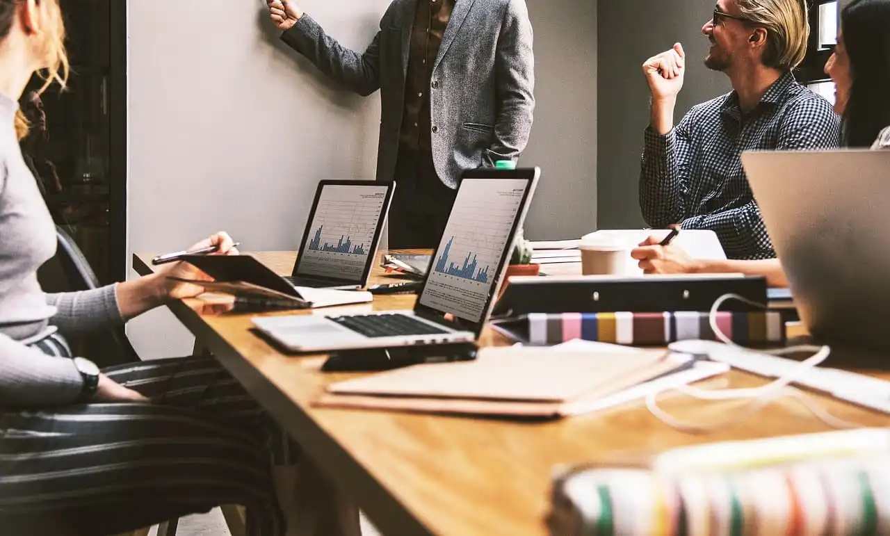 10 Tema Raker yang Efektif dan Inspiratif