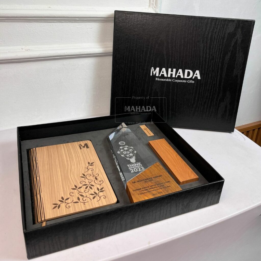 plakat kombinasi akrilik dan kayu custom mahada (1)