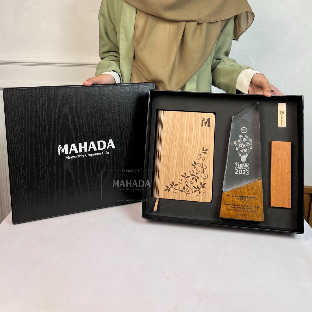 plakat kombinasi akrilik dan kayu custom mahada (3) plakat kombinasi akrilik dan kayu custom mahada (3)