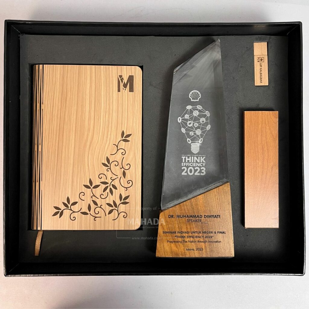 plakat kombinasi akrilik dan kayu custom mahada (4)
