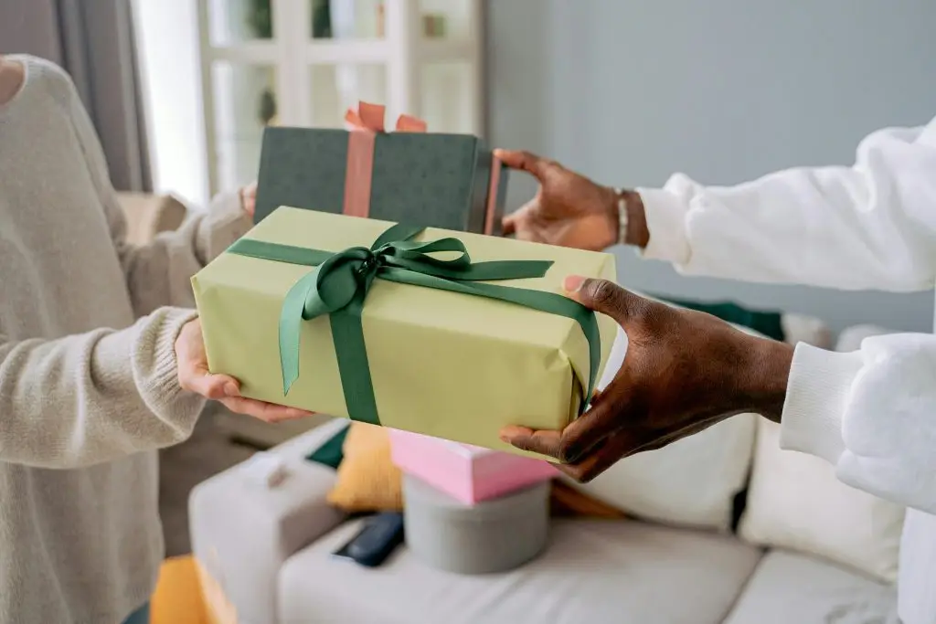 Cara Mengukur ROI dari Corporate Gift dalam Bisnis